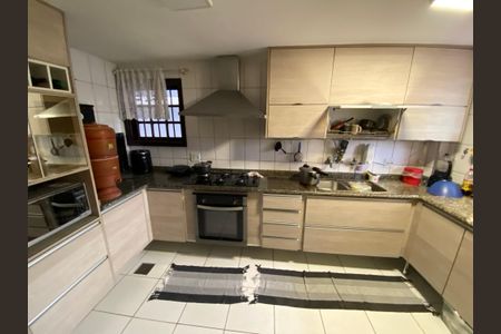 Casa à venda com 280m², 3 quartos e 2 vagas Casa à venda com 280m², 3 quartos e 2 vagasCozinha