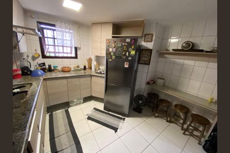 Casa à venda com 280m², 3 quartos e 2 vagas Casa à venda com 280m², 3 quartos e 2 vagasCozinha