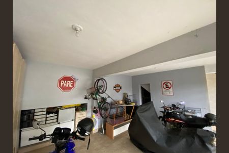 Casa à venda com 280m², 3 quartos e 2 vagas Casa à venda com 280m², 3 quartos e 2 vagasGaragem