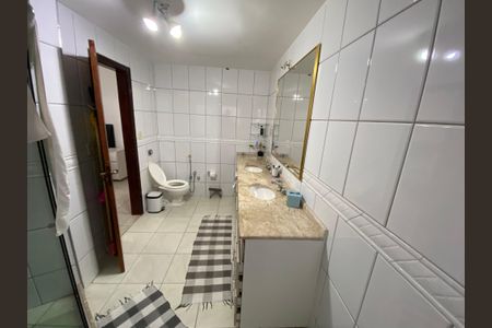 Casa à venda com 280m², 3 quartos e 2 vagas Casa à venda com 280m², 3 quartos e 2 vagasBanheiro Suite 1