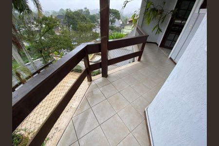 Casa à venda com 280m², 3 quartos e 2 vagas Casa à venda com 280m², 3 quartos e 2 vagasVaranda - Suíte