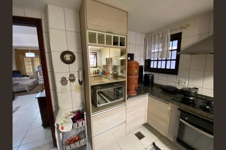 Casa à venda com 280m², 3 quartos e 2 vagas Casa à venda com 280m², 3 quartos e 2 vagasCozinha