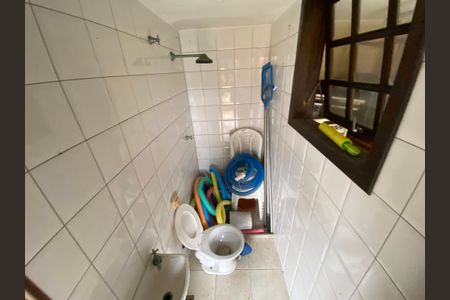 Casa à venda com 280m², 3 quartos e 2 vagas Casa à venda com 280m², 3 quartos e 2 vagasBanheiro Piscina