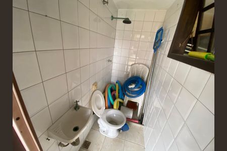 Casa à venda com 280m², 3 quartos e 2 vagas Casa à venda com 280m², 3 quartos e 2 vagasBanheiro Piscina