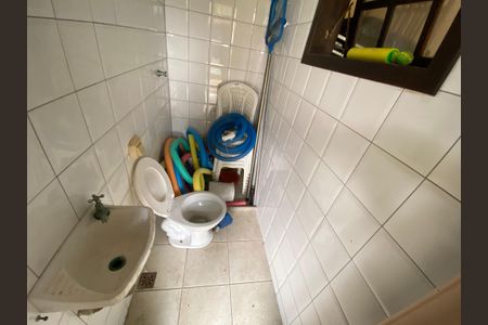 Casa à venda com 280m², 3 quartos e 2 vagas Casa à venda com 280m², 3 quartos e 2 vagasBanheiro Piscina