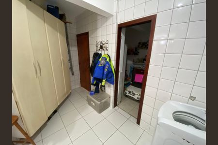 Casa à venda com 280m², 3 quartos e 2 vagas Casa à venda com 280m², 3 quartos e 2 vagasÁrea de Serviço