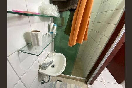 Casa à venda com 280m², 3 quartos e 2 vagas Casa à venda com 280m², 3 quartos e 2 vagasBanheiro Serviço