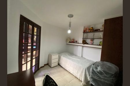 Casa à venda com 280m², 3 quartos e 2 vagas Casa à venda com 280m², 3 quartos e 2 vagasQuarto 2