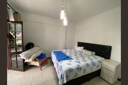 Casa à venda com 280m², 3 quartos e 2 vagas Casa à venda com 280m², 3 quartos e 2 vagasSuíte