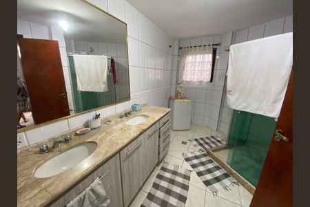 Casa à venda com 280m², 3 quartos e 2 vagas Casa à venda com 280m², 3 quartos e 2 vagasBanheiro Suite 1
