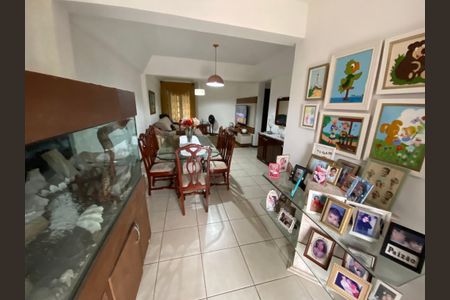Casa à venda com 280m², 3 quartos e 2 vagas Casa à venda com 280m², 3 quartos e 2 vagasSala
