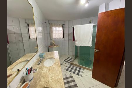 Casa à venda com 280m², 3 quartos e 2 vagas Casa à venda com 280m², 3 quartos e 2 vagasBanheiro Suite 1