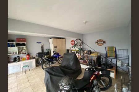 Casa à venda com 280m², 3 quartos e 2 vagas Casa à venda com 280m², 3 quartos e 2 vagasGaragem