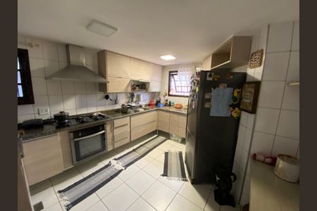 Casa à venda com 280m², 3 quartos e 2 vagas Casa à venda com 280m², 3 quartos e 2 vagasCozinha