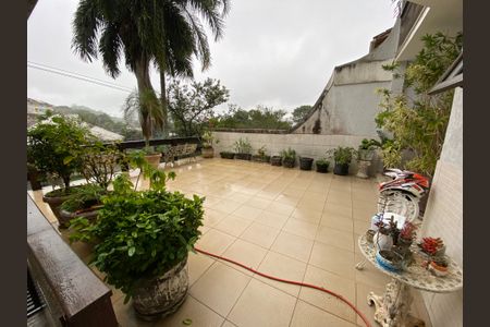 Casa à venda com 280m², 3 quartos e 2 vagas Casa à venda com 280m², 3 quartos e 2 vagasQuintal