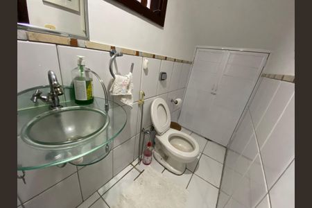 Casa à venda com 280m², 3 quartos e 2 vagas Casa à venda com 280m², 3 quartos e 2 vagasLavabo