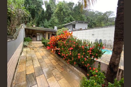 Casa à venda com 280m², 3 quartos e 2 vagas Casa à venda com 280m², 3 quartos e 2 vagasArea de Lazer / Gourmet / Piscina