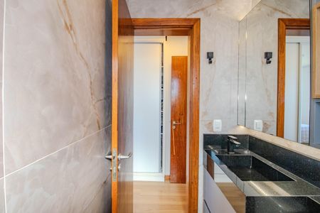 Apartamento à venda com 192m², 3 quartos e 2 vagasBanheiro da Suíte