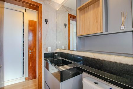 Apartamento à venda com 192m², 3 quartos e 2 vagasBanheiro da Suíte