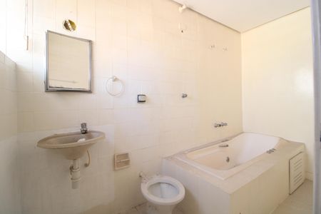 Casa à venda com 120m², 3 quartos e 4 vagasBanheiro da Suíte