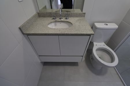 Apartamento para alugar com 64m², 2 quartos e 2 vagas Apartamento para alugar com 64m², 2 quartos e 2 vagasBanheiro da Suíte