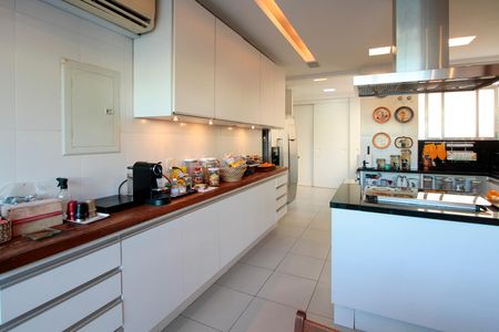 Apartamento à venda com 298m², 3 quartos e 2 vagasCozinha