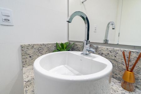 Apartamento à venda com 61m², 2 quartos e 1 vagaBanheiro Social Detalhe