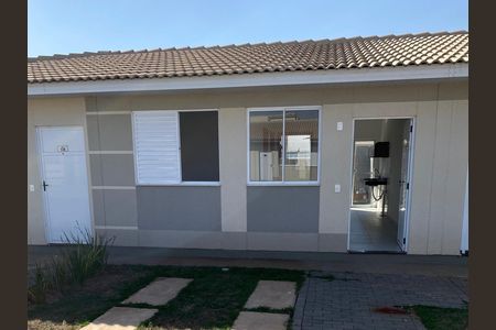 Casa de condomínio para alugar com 95m², 2 quartos e 1 vaga Casa de condomínio para alugar com 95m², 2 quartos e 1 vagaFachada