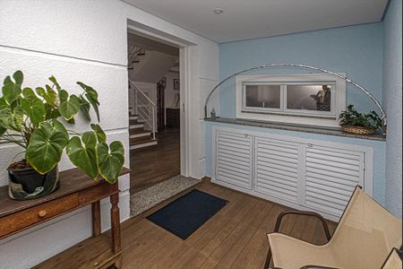 Casa à venda com 210m², 6 quartos e 2 vagas Casa à venda com 210m², 6 quartos e 2 vagasHall de Entrada