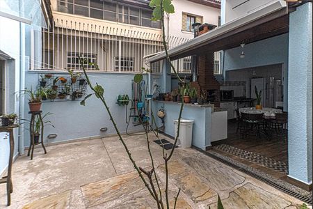 Casa à venda com 210m², 6 quartos e 2 vagas Casa à venda com 210m², 6 quartos e 2 vagasQuintal