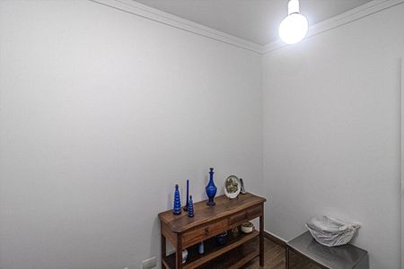 Casa à venda com 210m², 6 quartos e 2 vagas Casa à venda com 210m², 6 quartos e 2 vagasEscritório