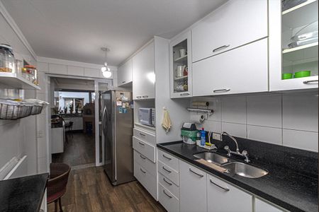 Casa à venda com 210m², 6 quartos e 2 vagas Casa à venda com 210m², 6 quartos e 2 vagasCozinha