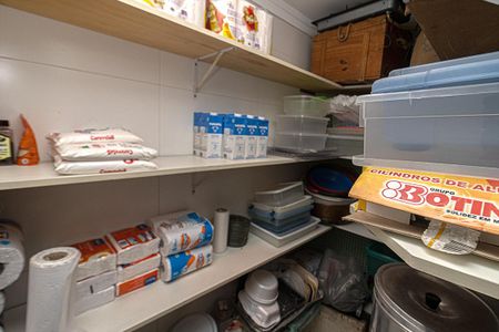 Casa à venda com 210m², 6 quartos e 2 vagas Casa à venda com 210m², 6 quartos e 2 vagasDespensa