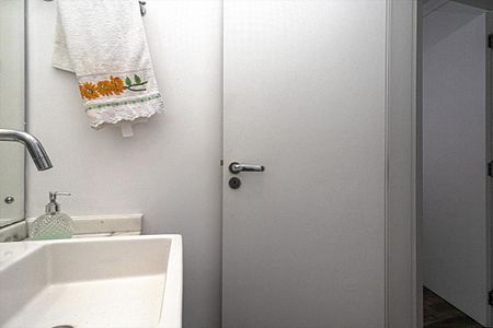 Casa à venda com 210m², 6 quartos e 2 vagas Casa à venda com 210m², 6 quartos e 2 vagasLavabo