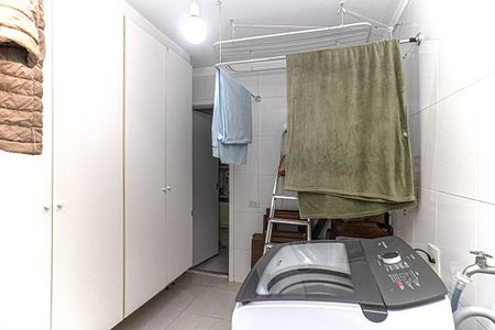 Casa à venda com 210m², 6 quartos e 2 vagas Casa à venda com 210m², 6 quartos e 2 vagasÁrea de Serviço