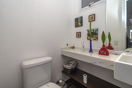 Casa à venda com 210m², 6 quartos e 2 vagas Casa à venda com 210m², 6 quartos e 2 vagasLavabo