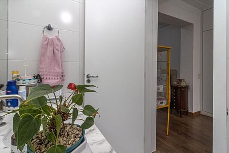 Casa à venda com 210m², 6 quartos e 2 vagas Casa à venda com 210m², 6 quartos e 2 vagasBanheiro da Suíte 1