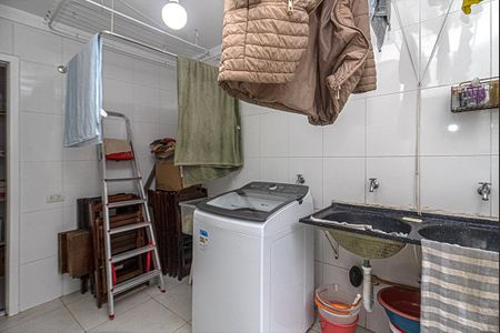 Casa à venda com 210m², 6 quartos e 2 vagas Casa à venda com 210m², 6 quartos e 2 vagasÁrea de Serviço