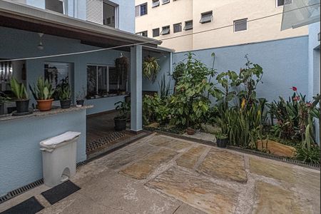 Casa à venda com 210m², 6 quartos e 2 vagas Casa à venda com 210m², 6 quartos e 2 vagasQuintal