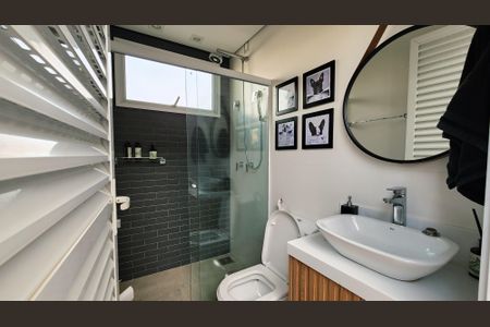 Casa de condomínio à venda com 297m², 3 quartos e 4 vagasBanheiro de Serviço