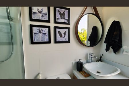 Casa de condomínio à venda com 297m², 3 quartos e 4 vagasBanheiro de Serviço