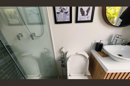 Casa de condomínio à venda com 297m², 3 quartos e 4 vagasBanheiro de Serviço