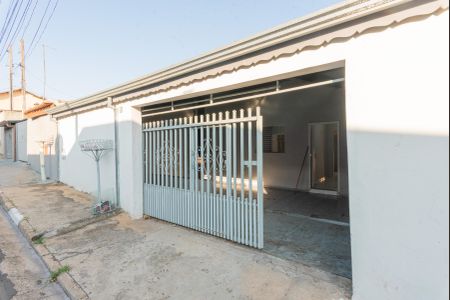 Casa à venda com 118m², 2 quartos e 2 vagas Casa à venda com 118m², 2 quartos e 2 vagasFachada