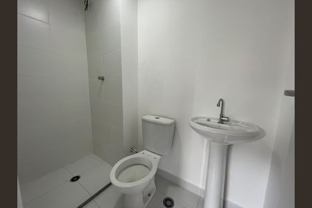 Apartamento para alugar com 33m², 2 quartos e sem vaga Apartamento para alugar com 33m², 2 quartos e sem vagaBanheiro Social