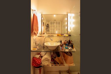 Apartamento à venda com 75m², 2 quartos e 1 vagaBanheiro Social