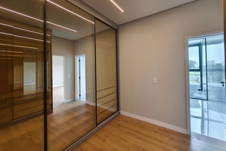 Casa de condomínio à venda com 313m², 4 quartos e 4 vagasCloset Suíte 3