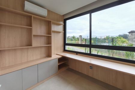 Casa de condomínio à venda com 313m², 4 quartos e 4 vagasEscritório