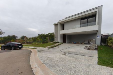 Casa de condomínio à venda com 313m², 4 quartos e 4 vagasFachada