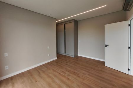Casa de condomínio à venda com 313m², 4 quartos e 4 vagasSuíte