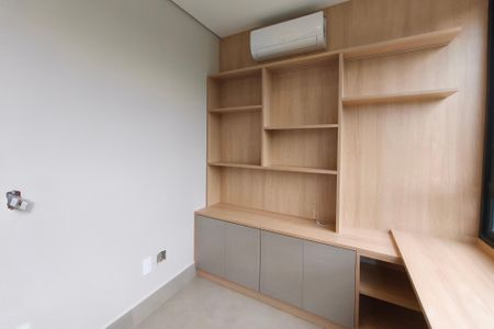 Casa de condomínio à venda com 313m², 4 quartos e 4 vagasEscritório